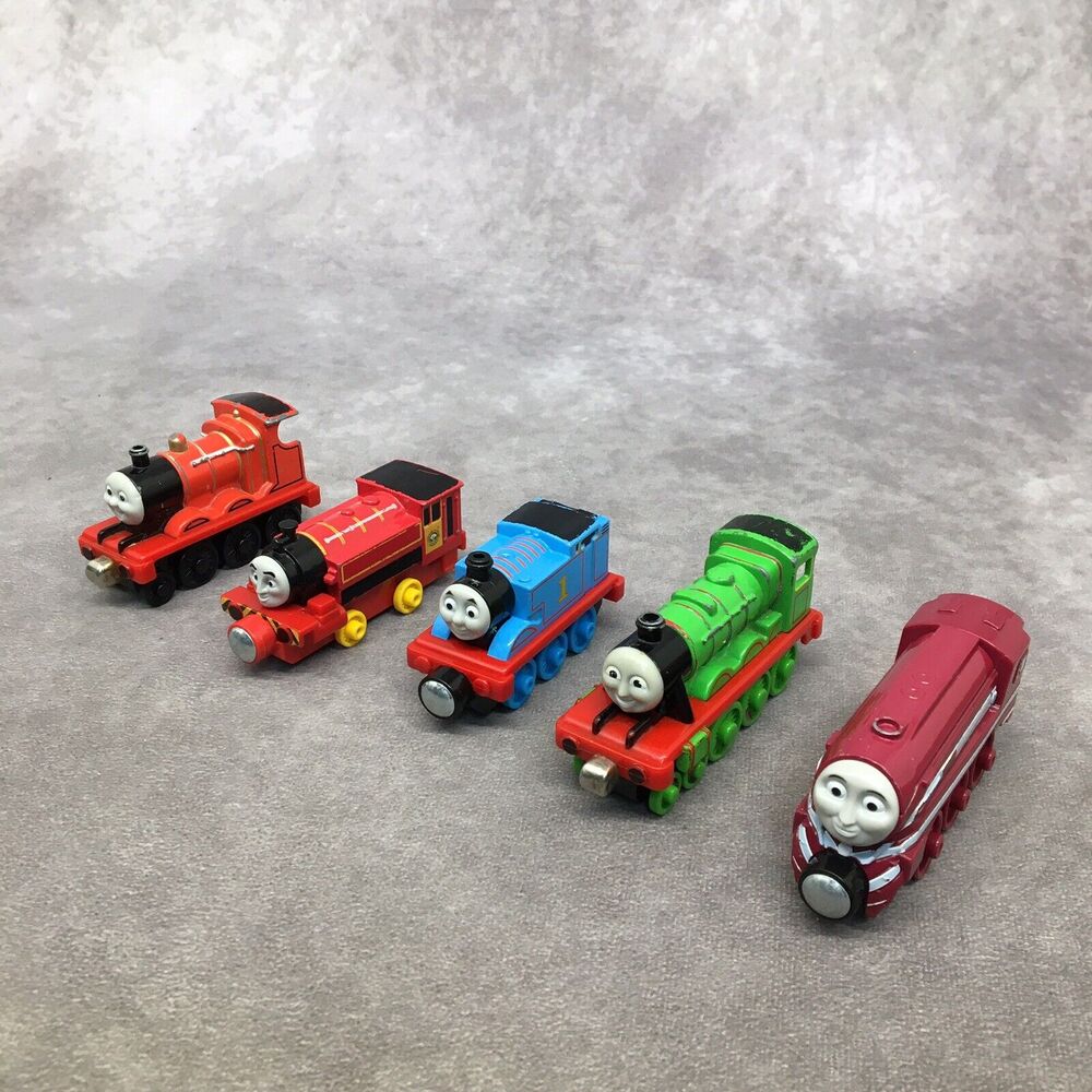 5 Thomas & Friends Gullane Diecast & Plastic Magnetic Trains Push Along- Read